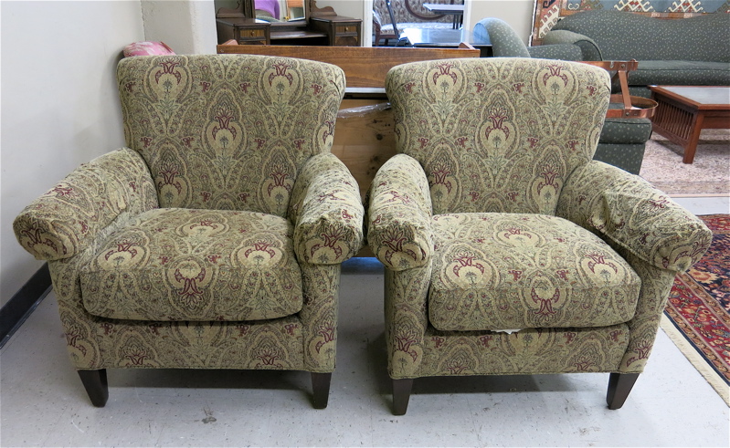 Appraisal: A PAIR OF FULLY UPHOLSTERED EASY CHAIRS King Hickory Furniture