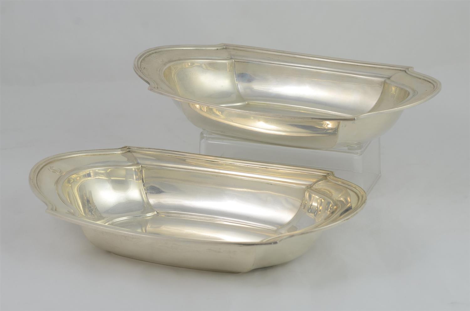 Appraisal: Wallace sterling silver oval scalloped serving bowls numbered single letter