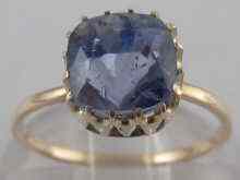 Appraisal: A yellow metal tests gold single stone sapphire ring the