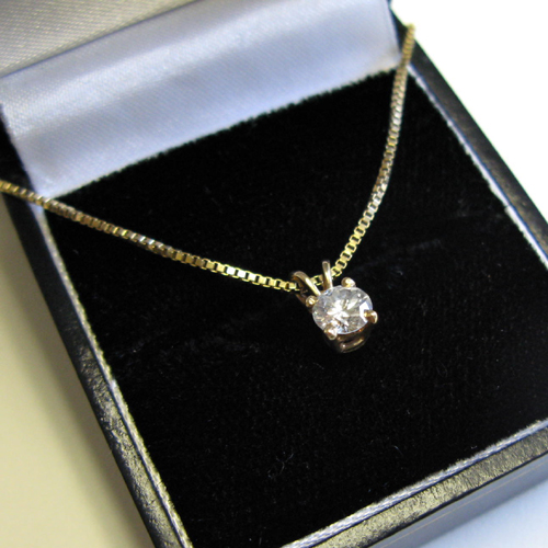 Appraisal: DIAMOND AND FOURTEEN KARAT GOLD PENDANT NECKLACE The pendant is