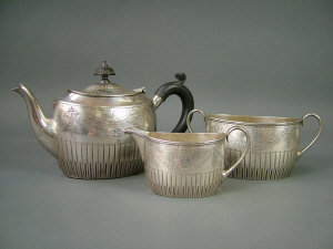 Appraisal: A Victorian Irish silver three piece tea set Dublin Edmond