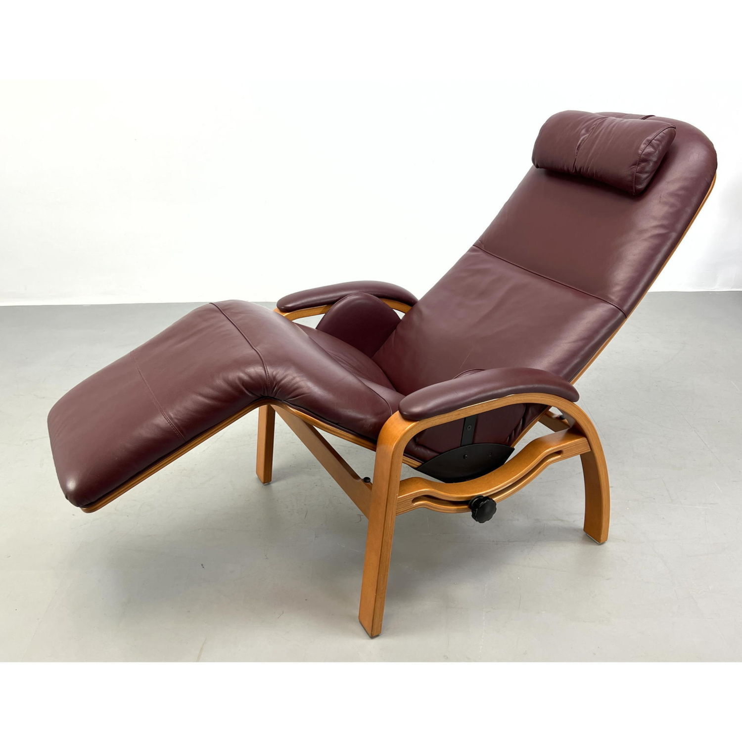 Appraisal: Leather Chaise lounge adjustable Comfortable EKORNES style Not marked Reclines