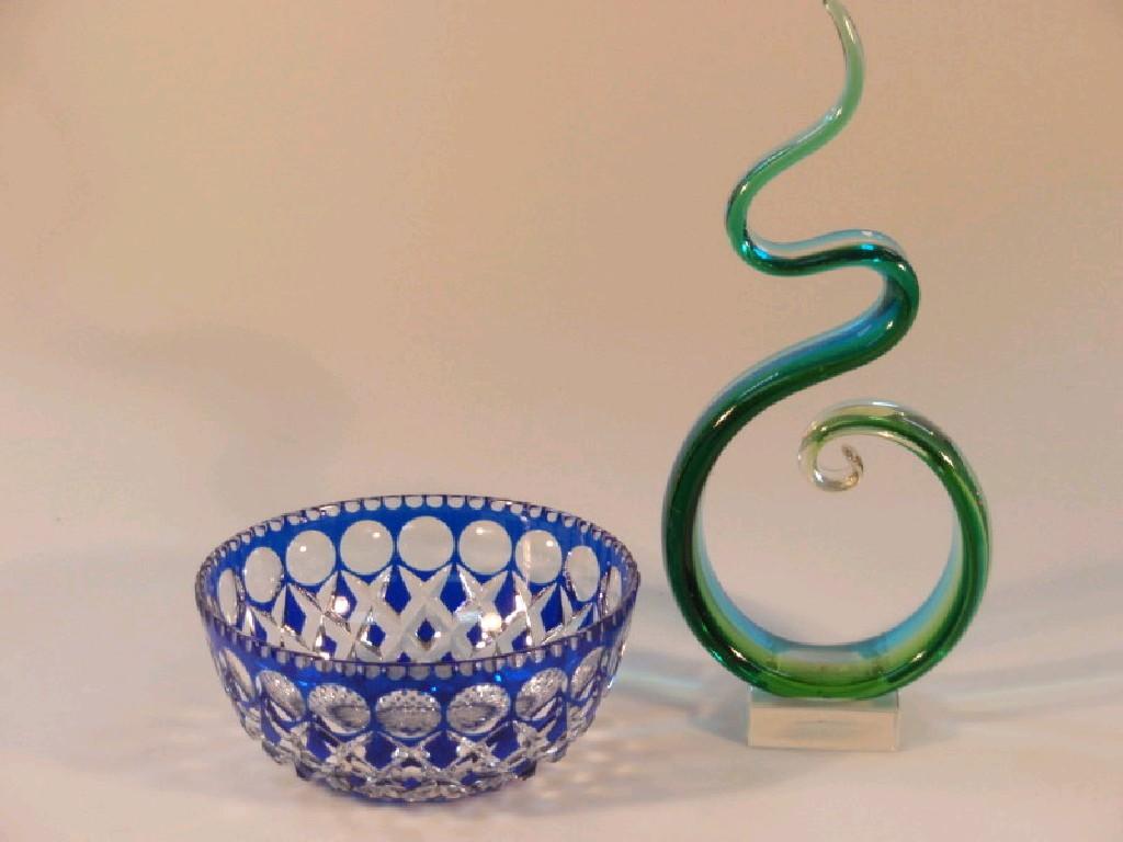 Appraisal: A blue flash glass fruit bowl and a green to