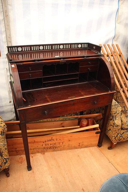 Appraisal: A TH CENTURY ROSEWOOD ROLL TOP DESK with galleried top