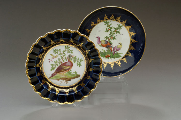 Appraisal: WORCESTER PORCELAIN BLUE- GROUND CAKE DISH AND A PLATE CIRCA