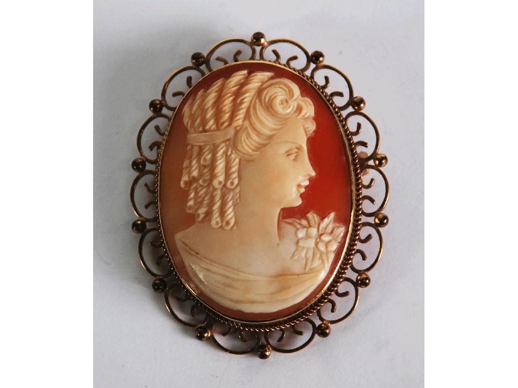 Appraisal: CT GOLD FRAMED OVAL SHELL CAMEO BROOCH PENDANT depicting head