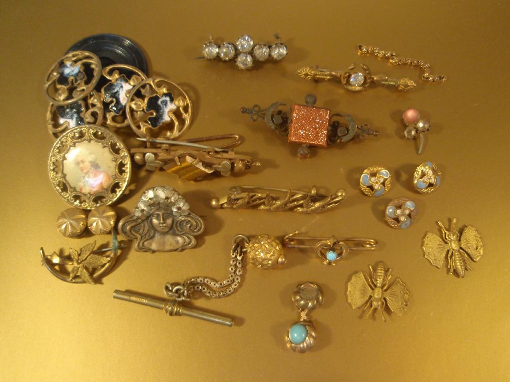 Appraisal: Victorian bar brooches buttons studs etc