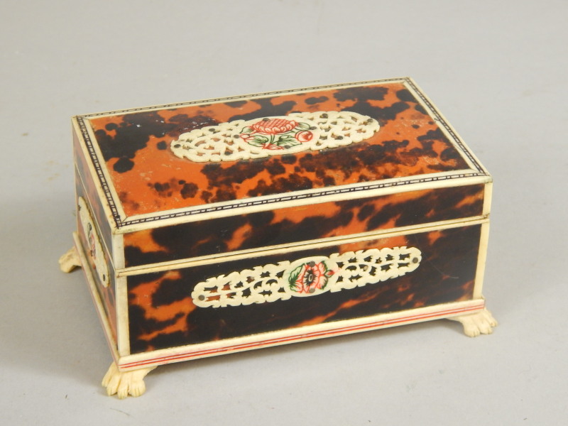 Appraisal: An early thC Anglo Indian tortoiseshell and ivory casket the