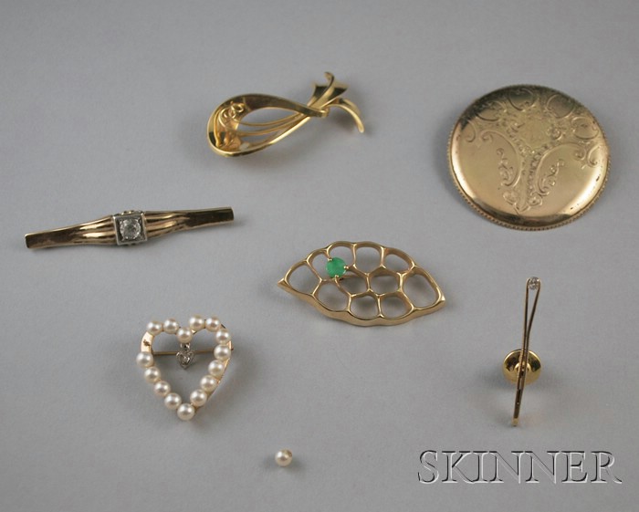 Appraisal: Six Gold Jewelry Items an kt gold ribbon brooch a