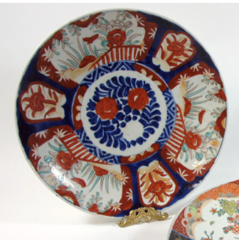 Appraisal: JAPANESE IMARI PORCELAIN CHARGER hand painted with traditional reds and