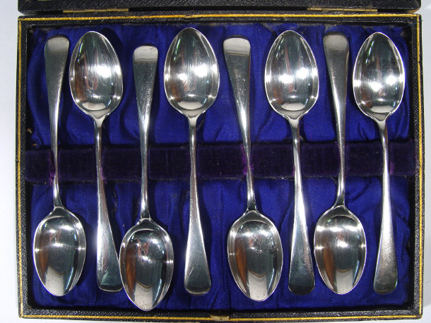 Appraisal: Eight silver teaspoons in a fitted case Sheffield