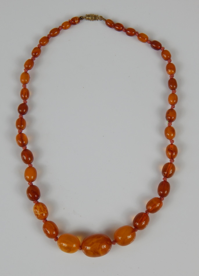 Appraisal: A thC Baltic amber style necklace with graduated polished beads