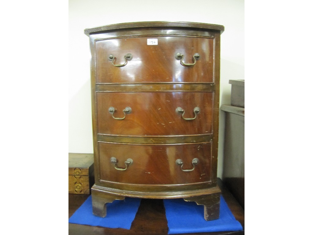 Appraisal: Reproduction mahogany three drawer chest of drawers