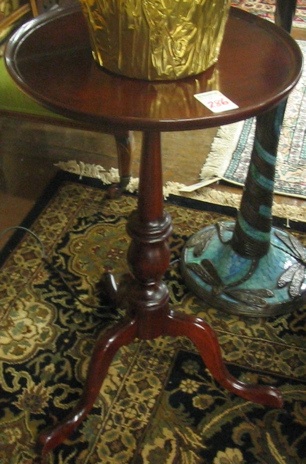 Appraisal: A MAHOGANY TRIPOD TEA TABLE American th century having a