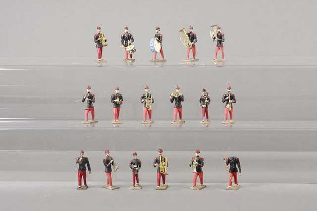 Appraisal: Lot of repainted Mignot bandsmen representing French Infantry Estimated S