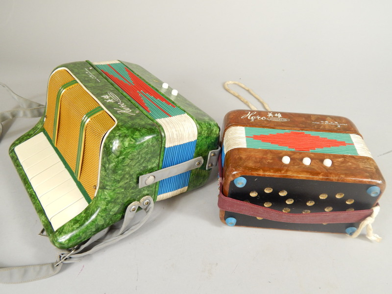 Appraisal: Two accordions each in original box both made by Hero