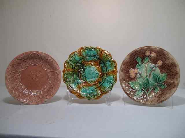 Appraisal: Lot of two Majolica low bowls and a Majolica plate