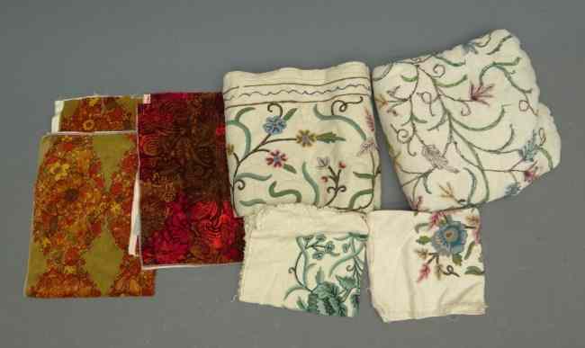 Appraisal: Crewell work textile lot