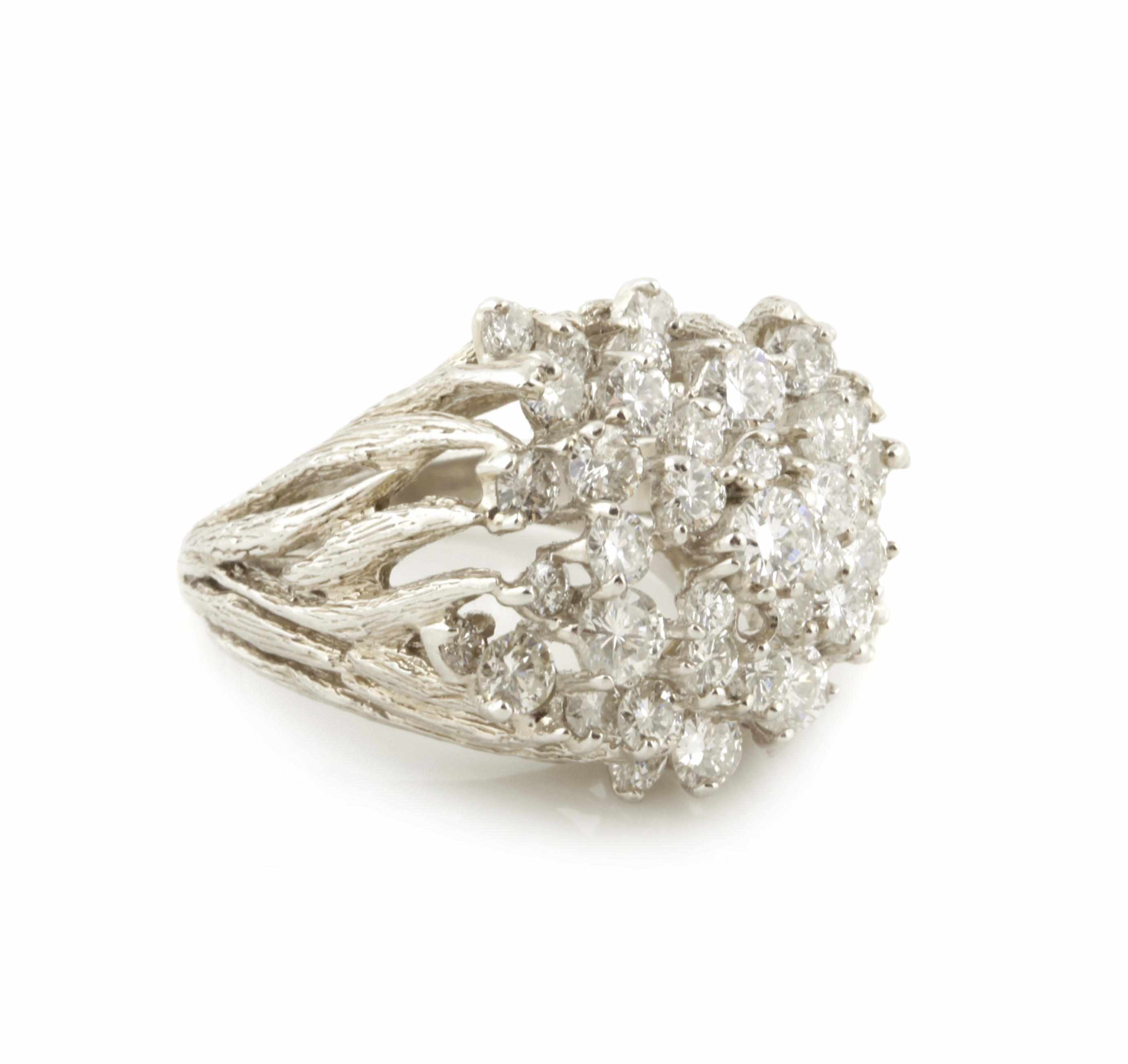 Appraisal: A diamond and white gold cluster ring estimated total diamond