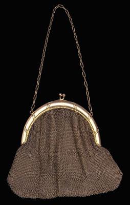 Appraisal: kt gold mesh purse rounded openwork frame English import marks