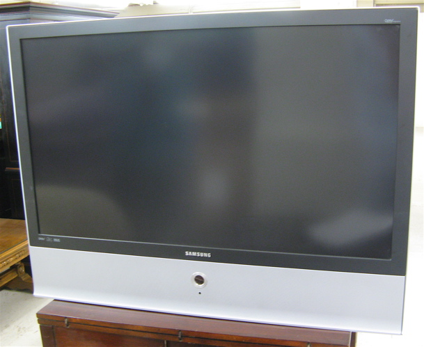 Appraisal: SAMSUNG DLP REAR PROJECTION TV WITH REMOTE model HL-P W