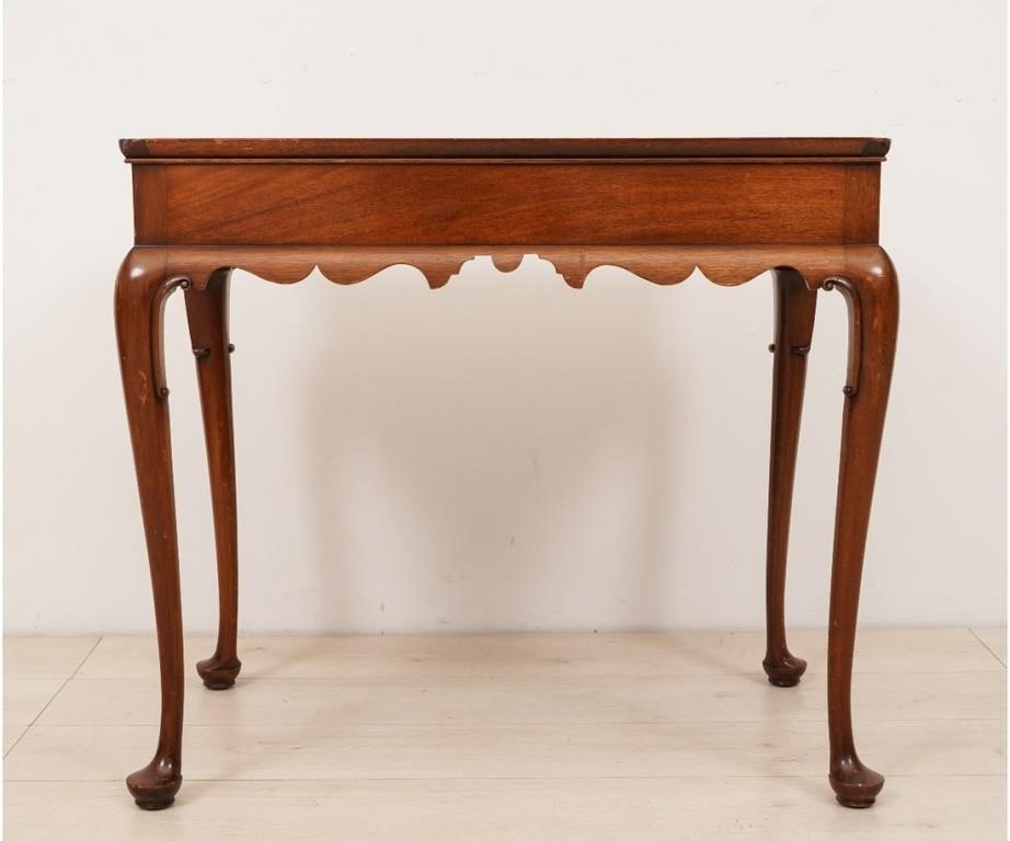 Appraisal: Kittinger Queen Anne style mahogany tray top tea table with