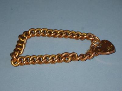 Appraisal: A CT GOLD CHAIN BRACELET with padlock clasp gms