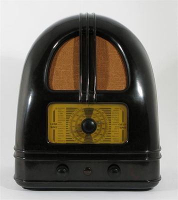 Appraisal: A Philco 'People's Set' radio model no mottled dark brown