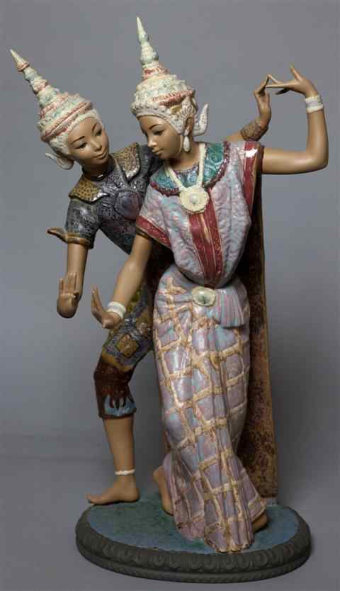 Appraisal: A GRES LLADRO PORCELAIN FIGURINE THAI COUPLE depicting two Thai