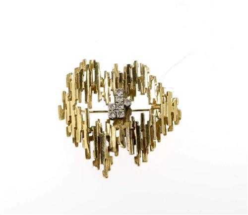 Appraisal: GOLD AND BRILLIANT-CUT DIAMOND BROOCH s Yellow gold g Decorative