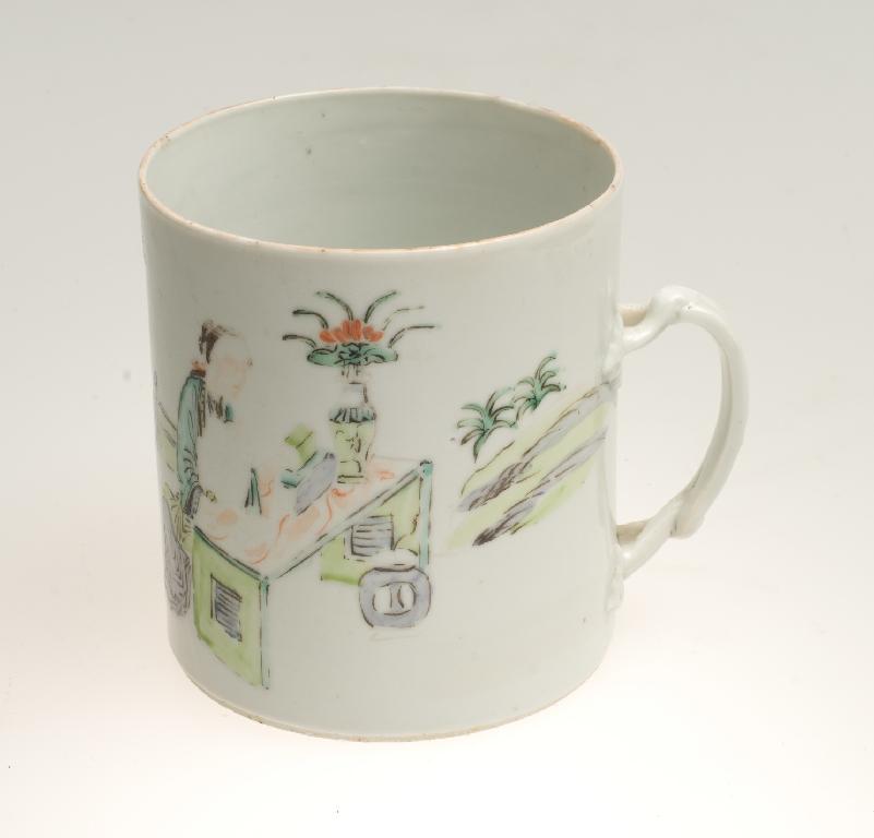 Appraisal: th CENTURY CHINESE EXPORT PORCELAIN TANKARD the cylindrical body enamel