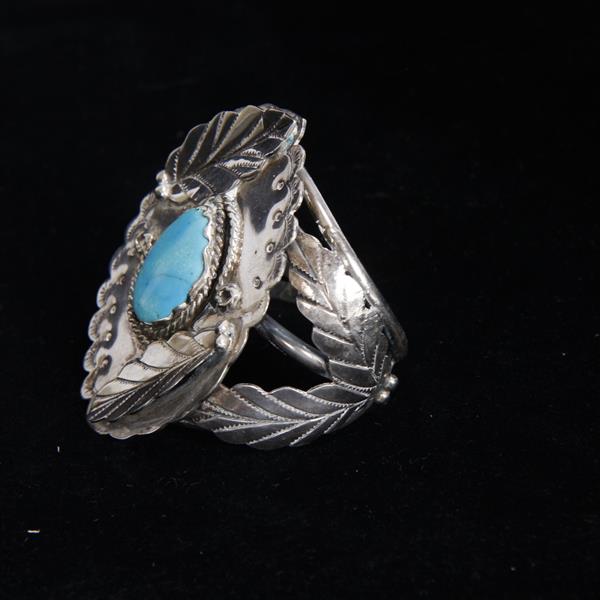 Appraisal: Vintage Southwestern Native American Indian sterling silver turquoise cuff bracelet