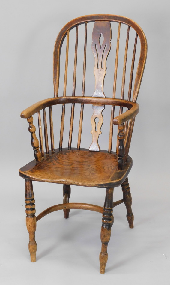 Appraisal: A mid thC ash and elm Windsor chair with a