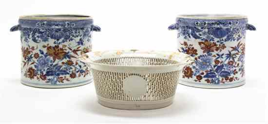 Appraisal: A Pair of Chinese Export Cache Pot having shell form