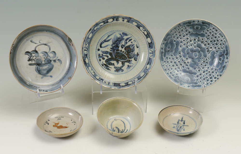 Appraisal: ESTATE ASIAN PORCELAIN BOWLS AND PLATES piece assembled collection of