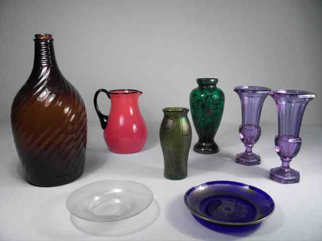 Appraisal: Lot of eight pieces of assorted art glass Includes a