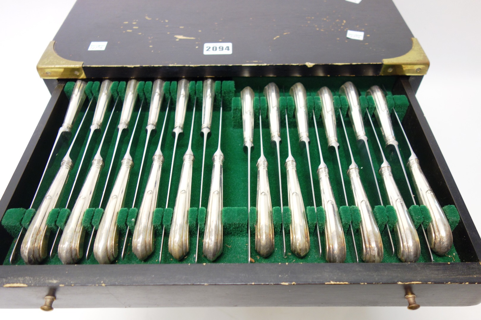 Appraisal: A canteen of silver rat tail pattern flatware comprising twelve