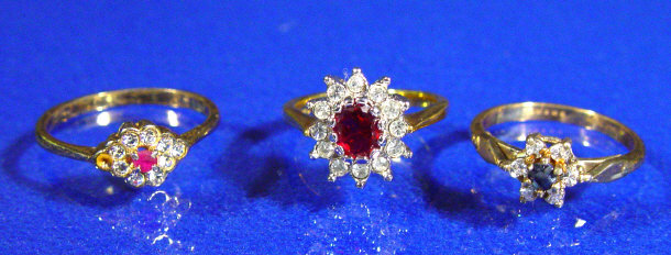 Appraisal: Three assorted ladies rings