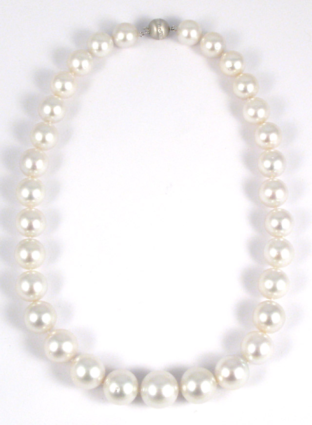 Appraisal: PEARL AND FOURTEEN KARAT GOLD NECKLACE strung with - mm