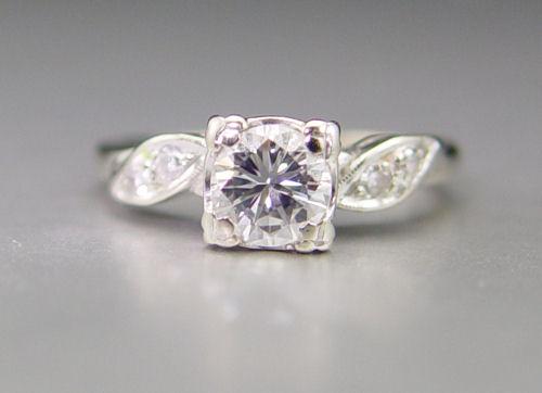 Appraisal: K DIAMOND ENGAGEMENT RING K white gold ring contains a