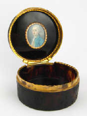 Appraisal: An extremely fine th th century tortoiseshell box the lid