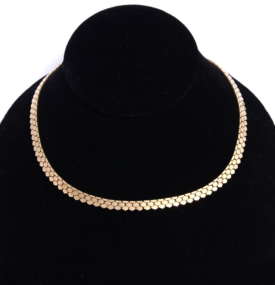 Appraisal: GRAM ITALIAN K TEXTURED CHOKER Ca honeycomb textured choler is