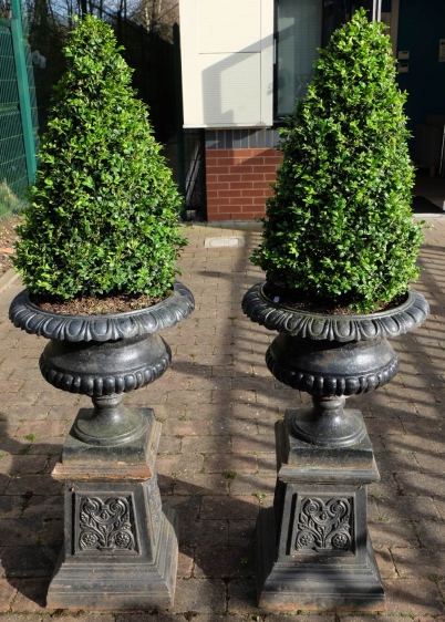 Appraisal: Pair of good Victorian reproduction cast iron garden urns on