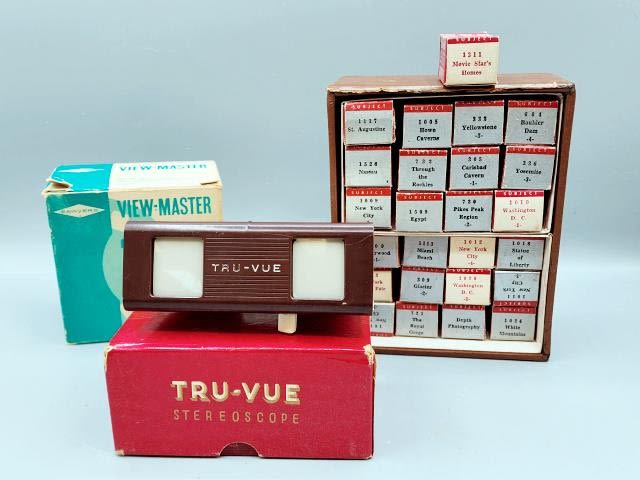 Appraisal: Vintage c s Tri Vue Sterescope View Pictures with Depth