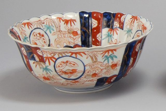 Appraisal: JAPANESE IMARI PORCELAIN BOWL th CenturyWith scalloped rim and polychrome