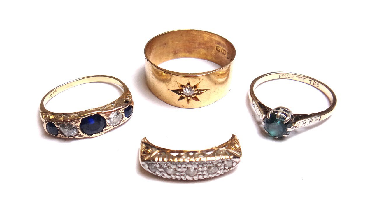 Appraisal: An ct gold and diamond set band ring star gypsy