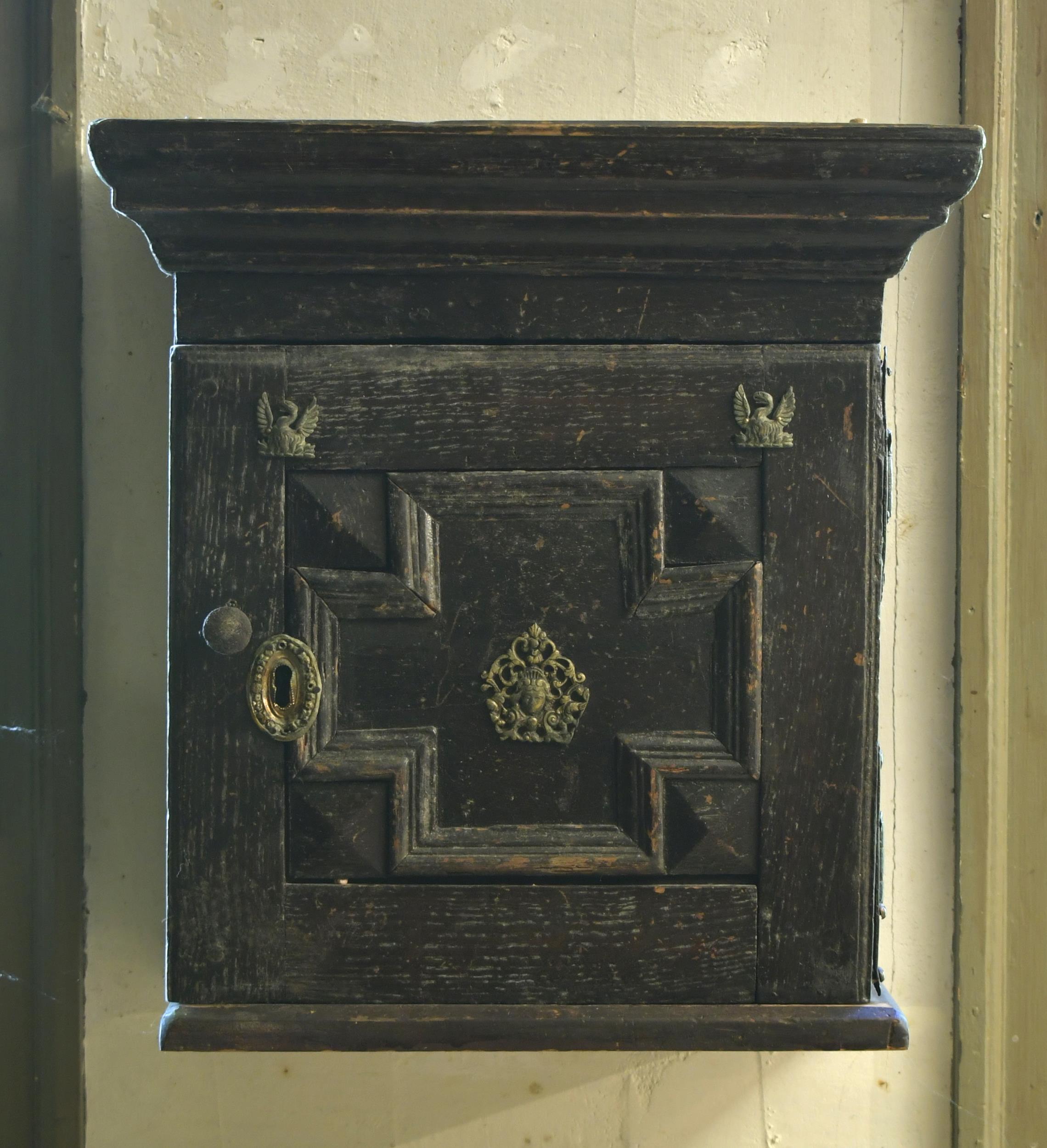 Appraisal: TH C ENGLISH OAK HANGING CUPBOARD Moulded top single door