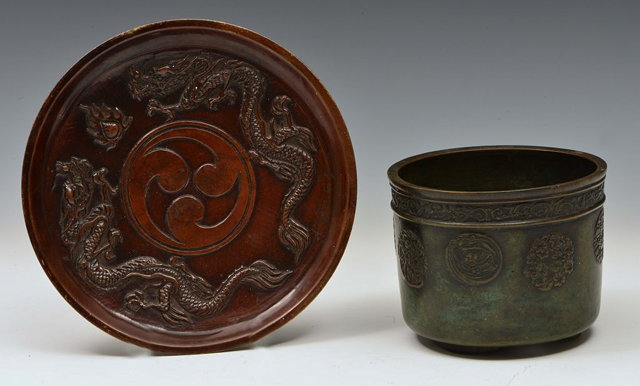 Appraisal: A JAPANESE BRONZE CIRCULAR SMALL CENSER decorated Mons signed Yozan