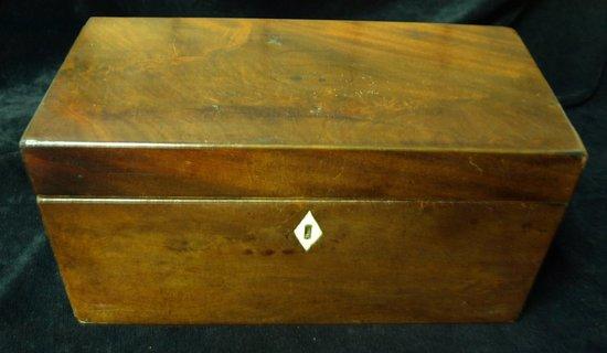 Appraisal: A Regency rectangular tea caddy with two compartments to the