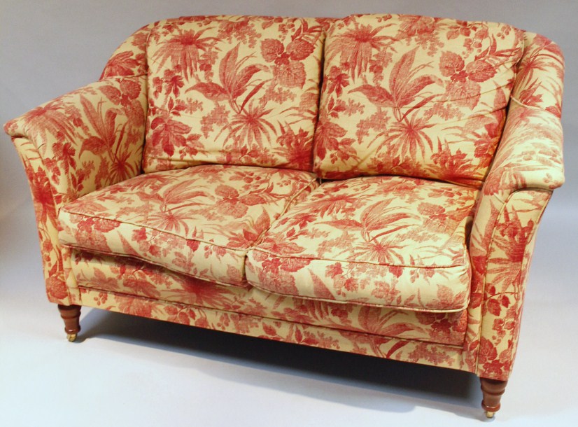 Appraisal: A modern Greensmith's two seater settee in floral material in